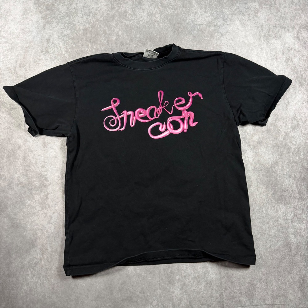 Sneaker Con Official Merchandise Graphic T-Shirt Mens Medium Black Pink Puff